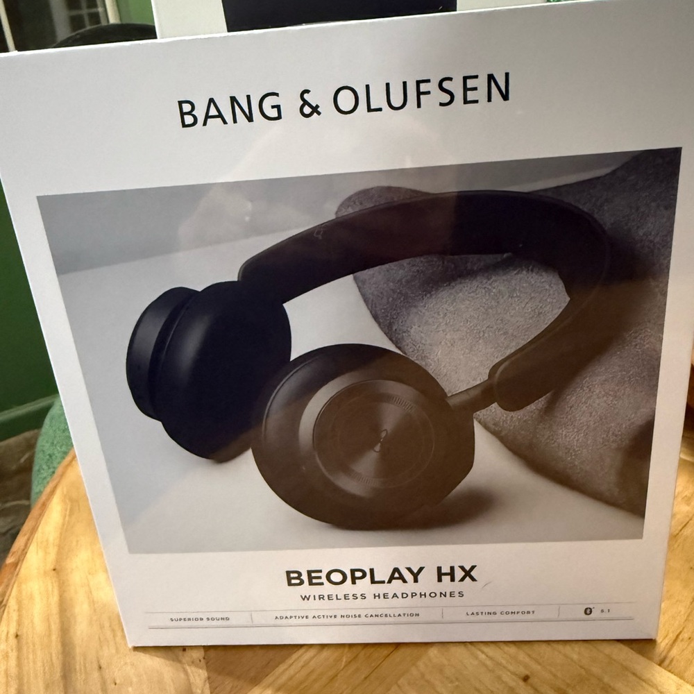 Bang & Olufsen Beoplay HX Wireless Headphones - Black. brand new in box